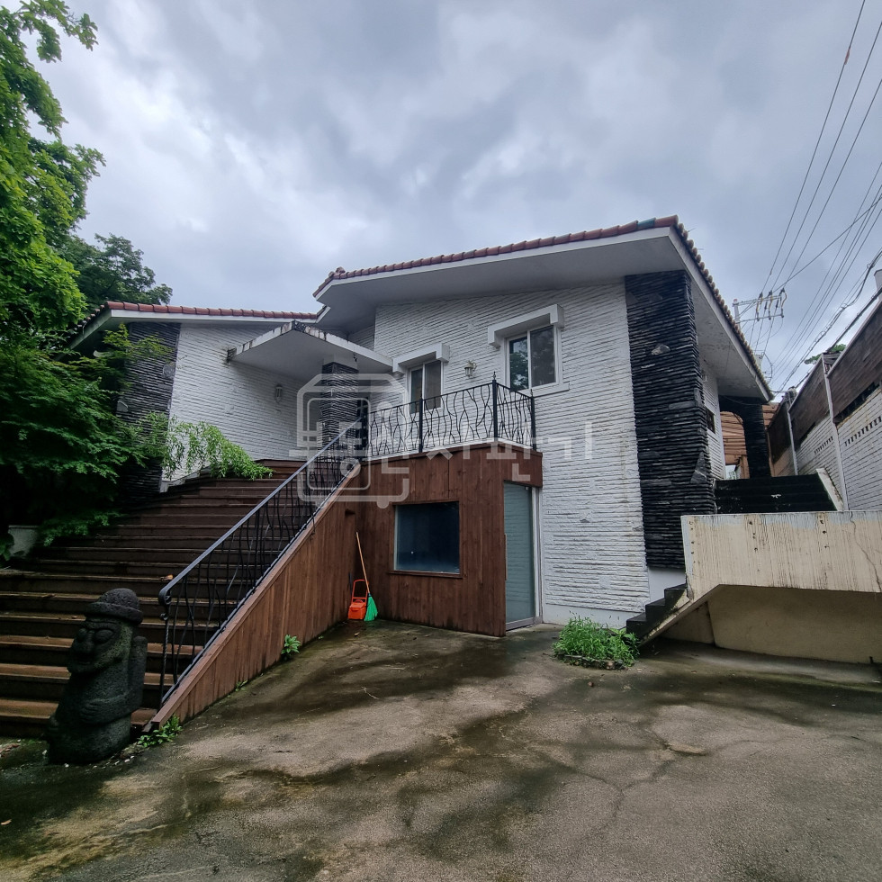 서울 강남구 논현동 신사역 도보 11분 지상1층~지하1층 단독주택형 통임대 월세 매물번호 27131 사진 1