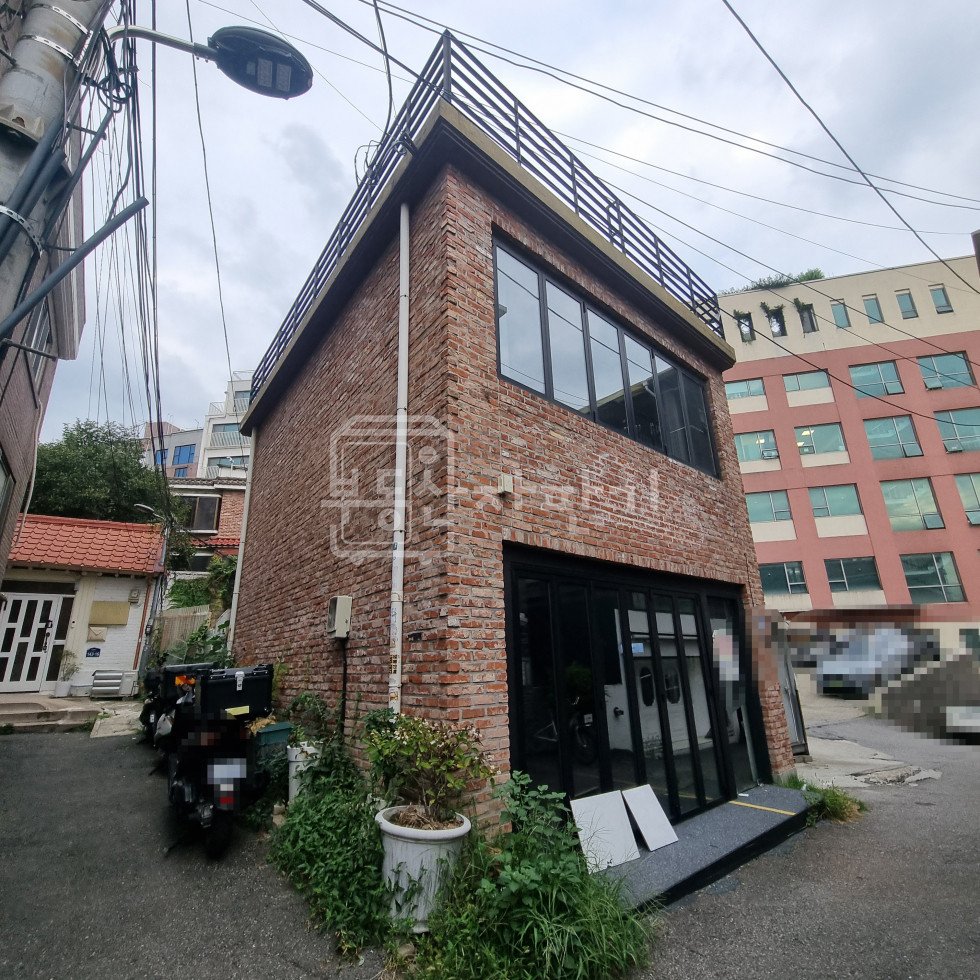 서울 용산구 이태원동 이태원역 도보 5분, 역세권 지상2층~지상1층 건물 통임대 월세 매물번호 27937 사진 2