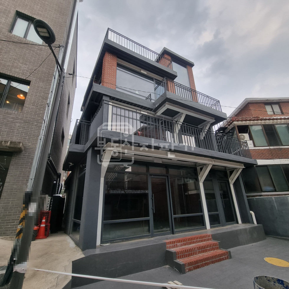 서울 용산구 이태원동 이태원역 도보 5분, 역세권 지상 3층~지상 1층 건물 통임대 월세 매물번호 27938 사진 1