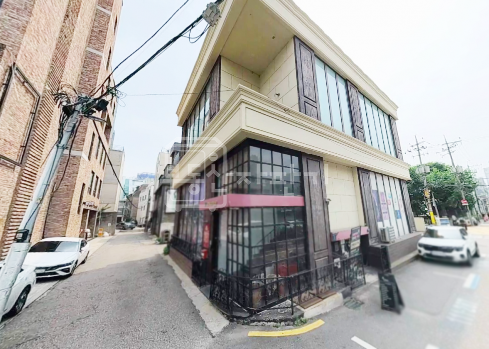 서울 강남구 신사동 압구정역 7분, 지상2층건물 준통임대(지하1층제외) 월세 매물번호 28339 사진 1