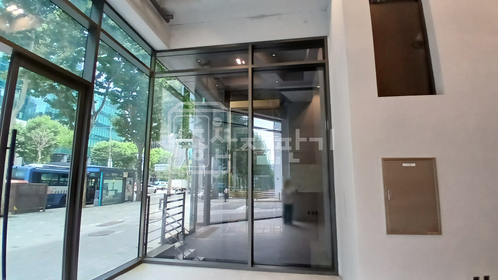 서울 강남구 역삼동 역삼역 2분, 대로변, 지상15층건물 준통임대(지하1층~지상5층임대) 월세 매물번호 28294 사진 10