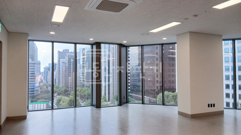 서울 강남구 역삼동 역삼역 2분, 대로변, 지상15층건물 준통임대(지하1층~지상5층임대) 월세 매물번호 28294 사진 28