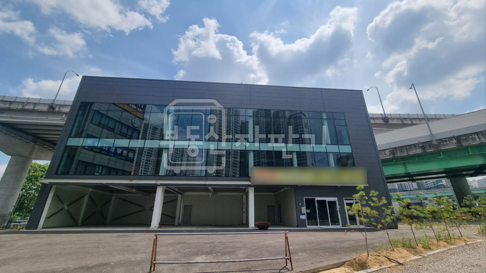 경기 용인기흥구 신갈동 수원신갈TG사거리 인근, 대로변,지상3층~1층 단독건물 통임대 월세 매물번호 28388 사진 1