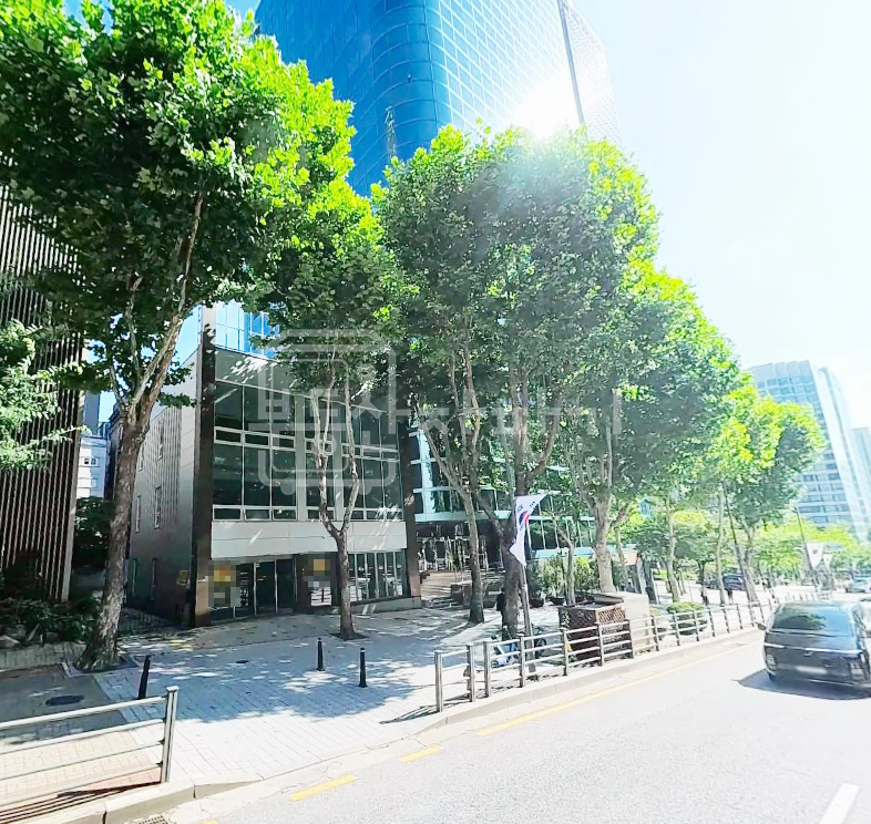 서울 강남구 역삼동 역삼역 4분, 대로변, 지상3층~1층 단독건물 통임대 월세 매물번호 28452 사진 1