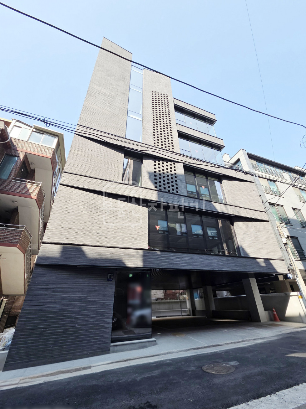 서울 강남구 논현동 강남구청역 5분, 지상5층~지하1층 신축건물 통임대 월세 매물번호 28179 사진 1