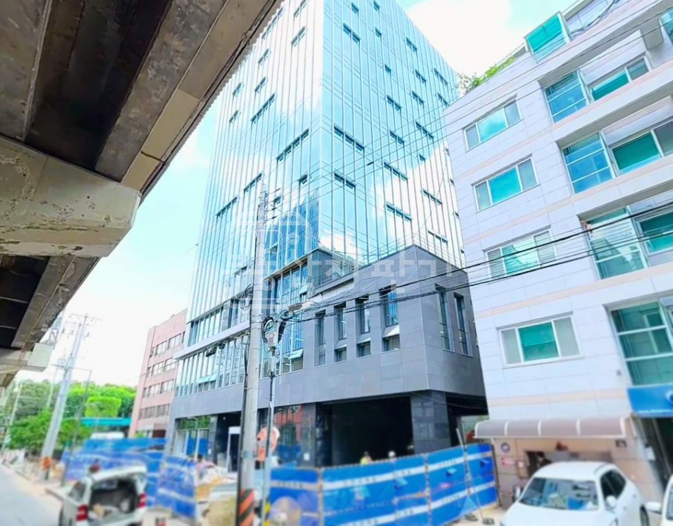 서울 성동구 성수동2가 뚝섬역8분, 대로변, 지상11층~지하4층 신축건물 통임대 월세 매물번호 27633 사진 1