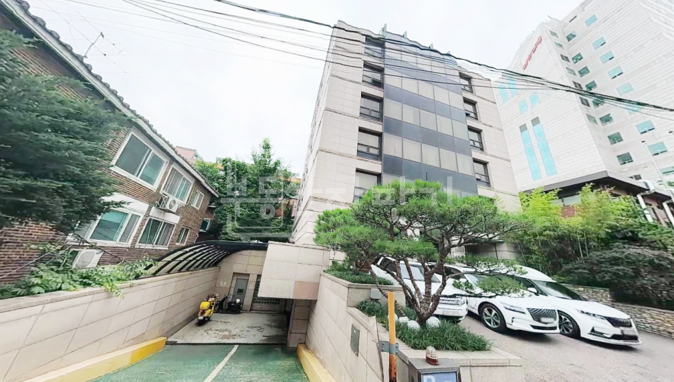 서울 서초구 서초동 예술의전당 인근, 지상7층~지하3층 단독건물 통임대 월세 매물번호 28370 사진 1