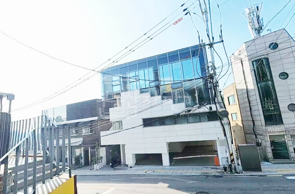 서울 용산구 이태원동 그랜드하얏트호텔인근, 지상4층~지하1층 리모델링건물 통임대 월세 매물번호 28383 사진 1