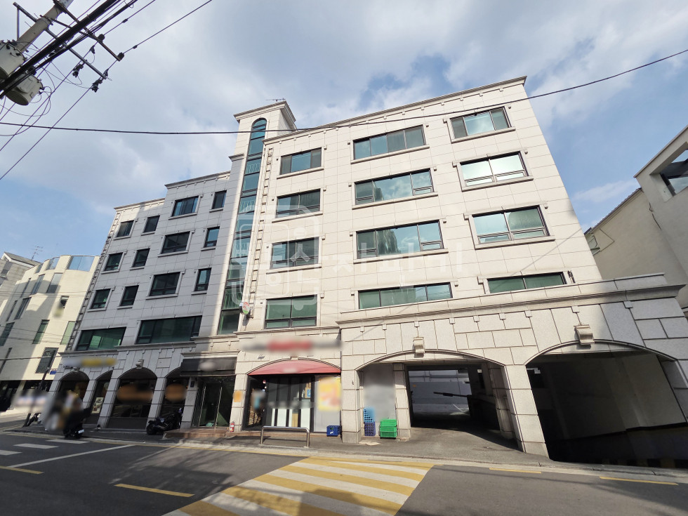 서울 강남구 논현동 강남구청역 9분, 지상5층건물 준통임대(지하1,1층제외) 월세 매물번호 28147 사진 1