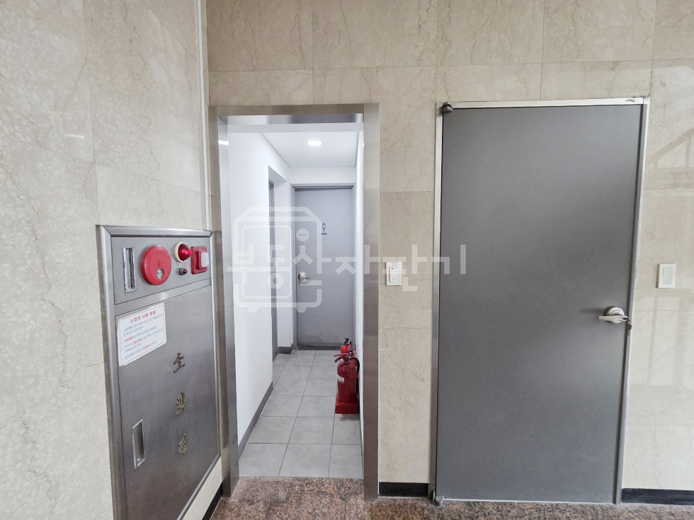 서울 강남구 논현동 강남구청역 9분, 지상5층건물 준통임대(지하1,1층제외) 월세 매물번호 28147 사진 28